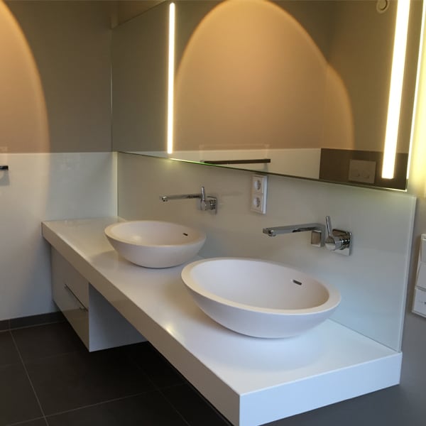 Moderne Waschbecken bei der Tischlerei Pickelein